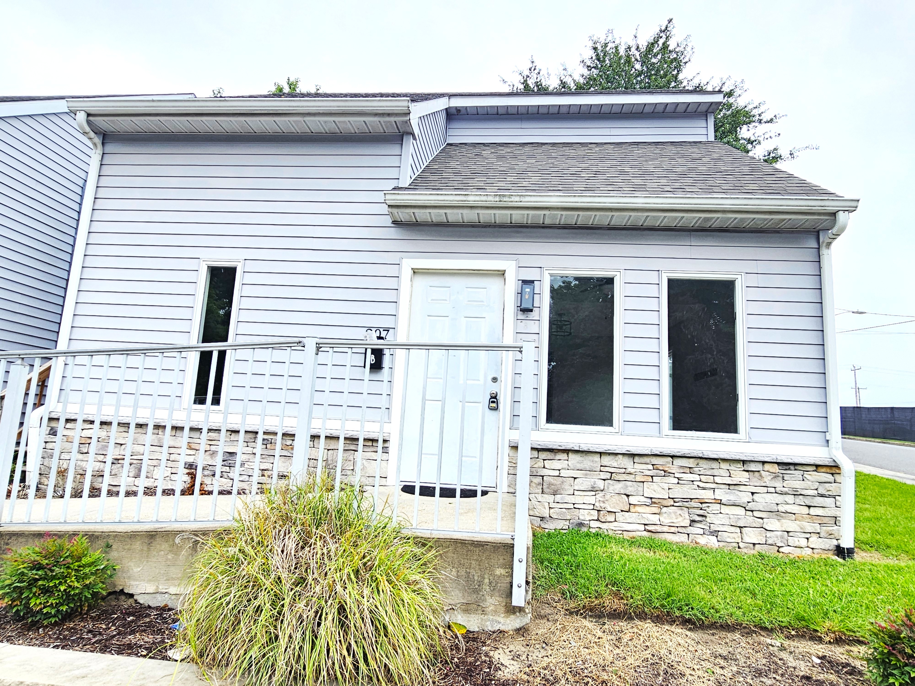 207 Monticello Avenue - B